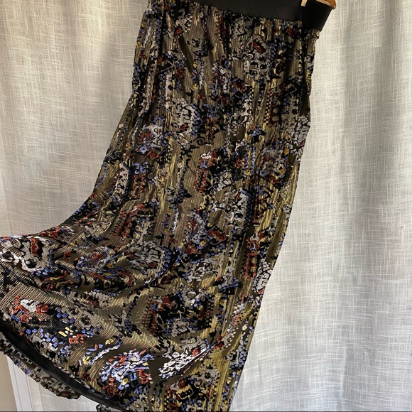 Boutique Metallic Velvet Abstract Maxi Skirt - Picture 2 of 7